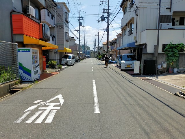 前面道路になります。