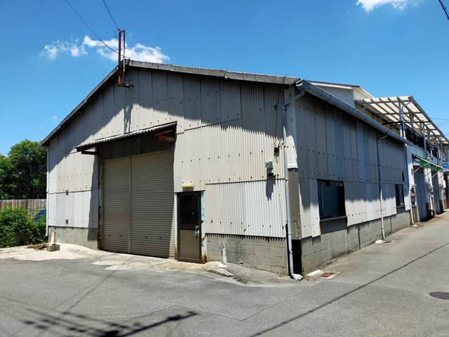 使いやすい平家建倉庫です。