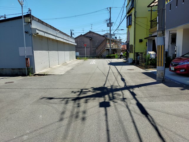 前面道路になります。