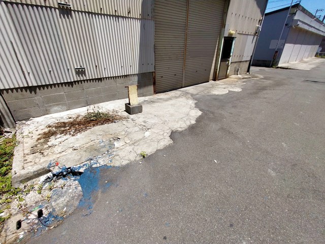 前面に駐車スペースがあります。