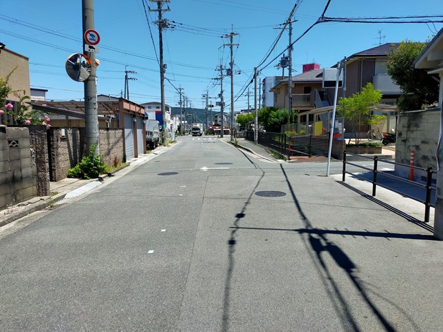 前面道路になります。