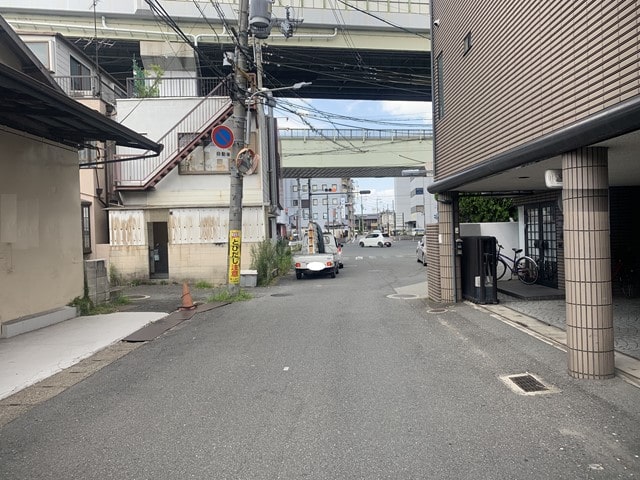前面道路3ｔ規制あります。