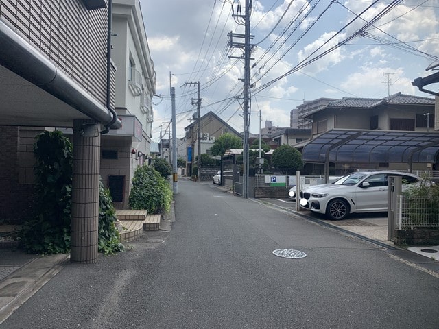 近隣に民家があります。
