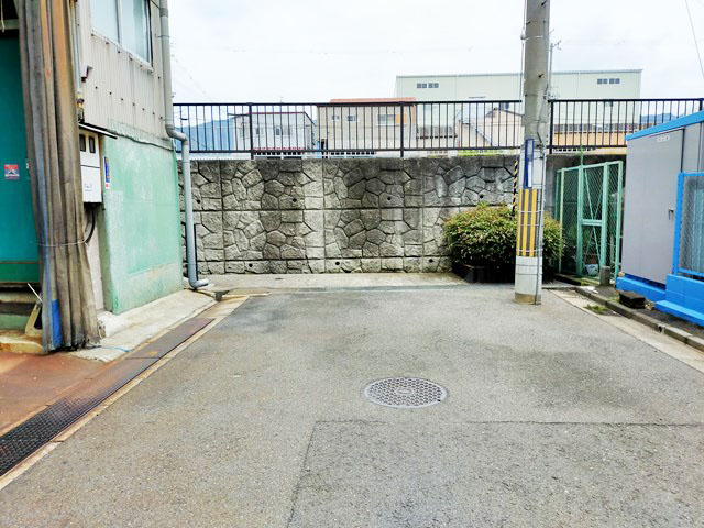 反対側は行き止まりです。