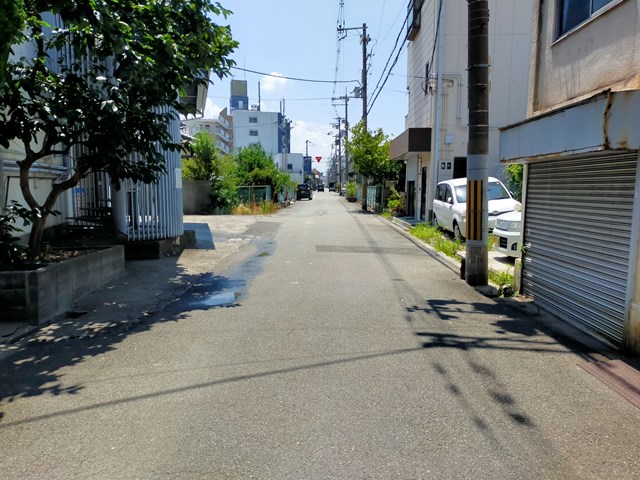 前面道路になります。