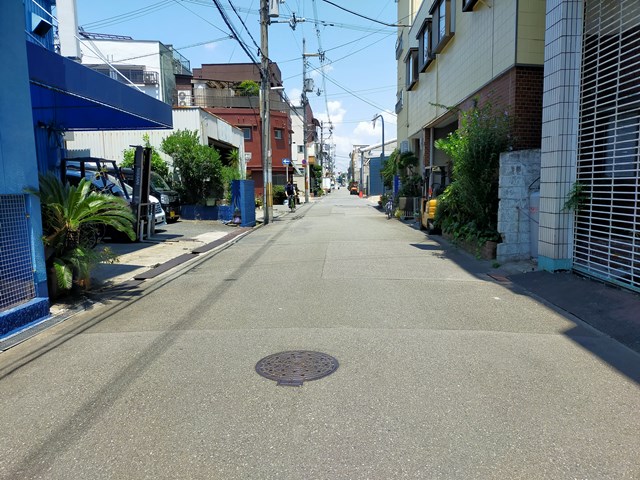 ホームセンターが近くにあります。