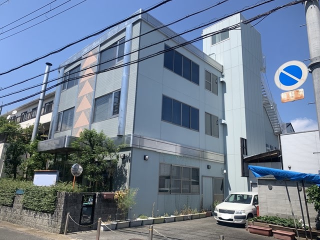 化粧品工場になります。