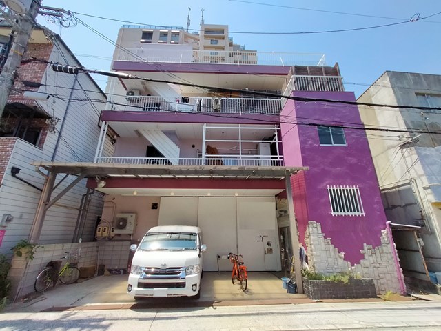 ２階が事務所で３階が居宅になっております。