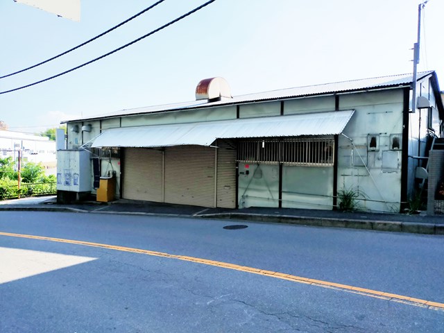 間口が側面にもあります。