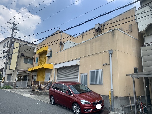 全面に乗用車約1～2台駐車可能です。