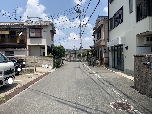 近隣に民家があります。