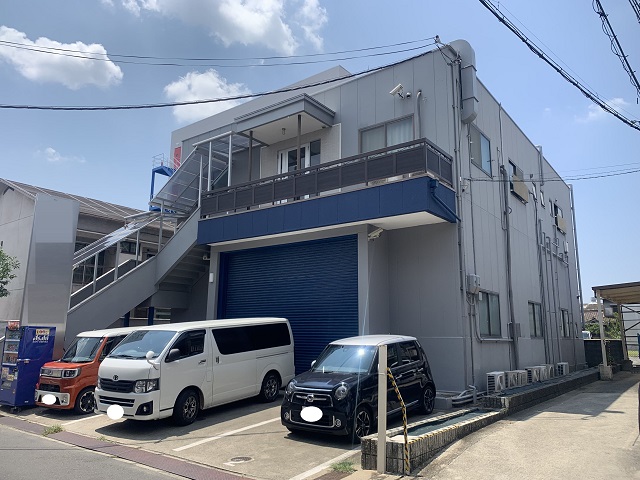 全面空地に乗用車約3台駐車可能です。