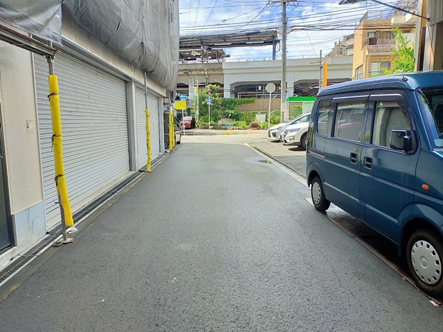 すぐ近くにコインパーキングがあります。