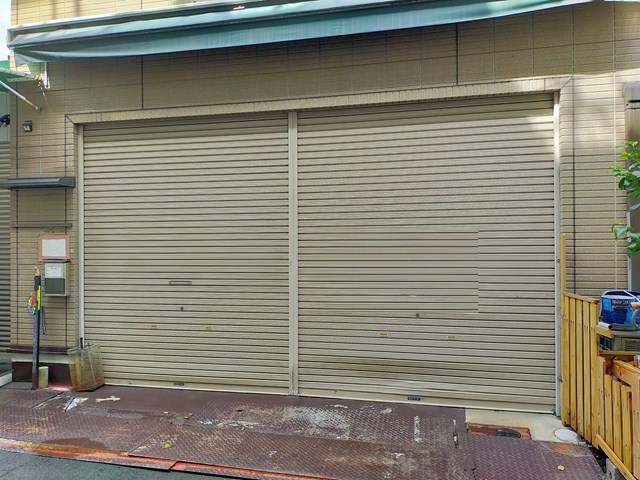 手動シャッターです。