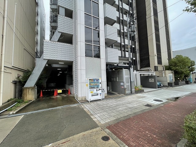 赤いポールがある部分です。
