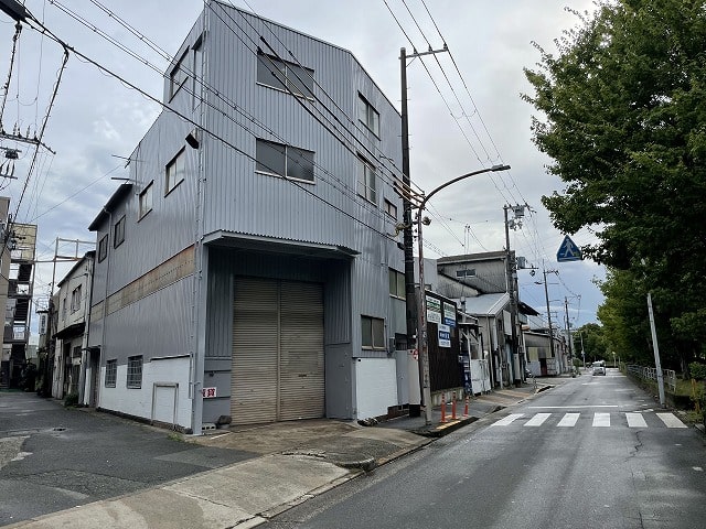 クレーン付き工場です。
