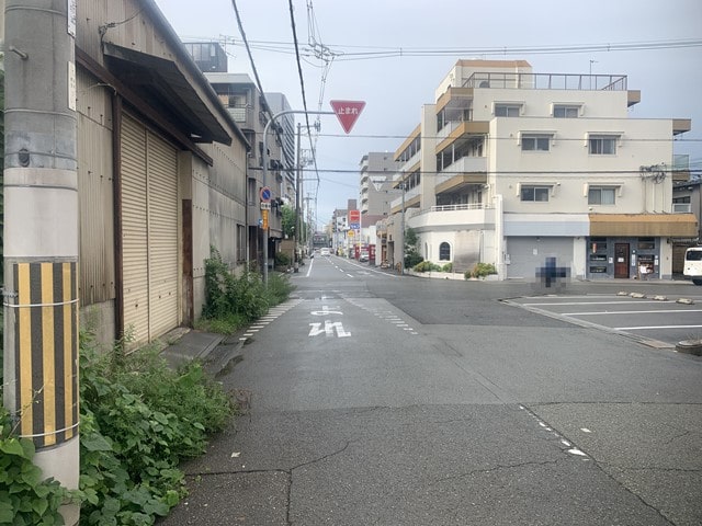 前面道路は大型車規制はありません。