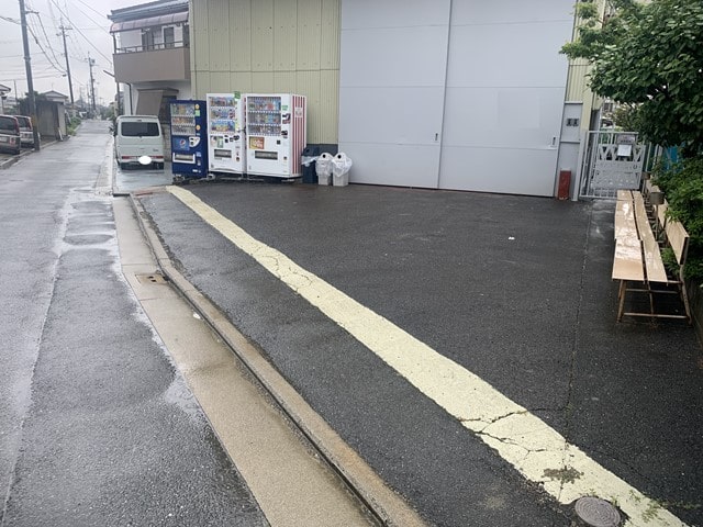 乗用車1台駐車可能です。