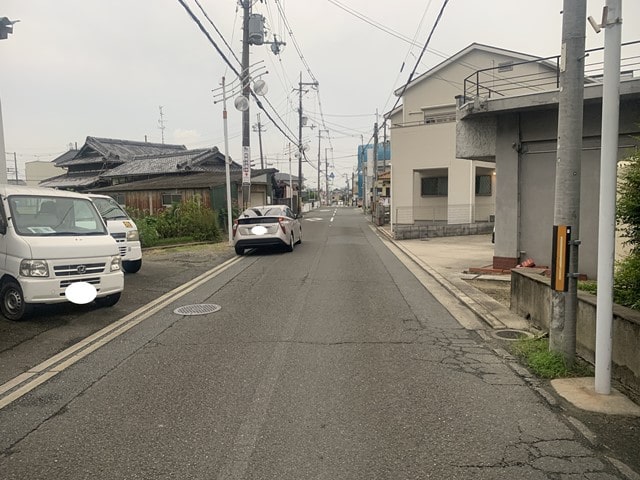 近隣に民家があります。