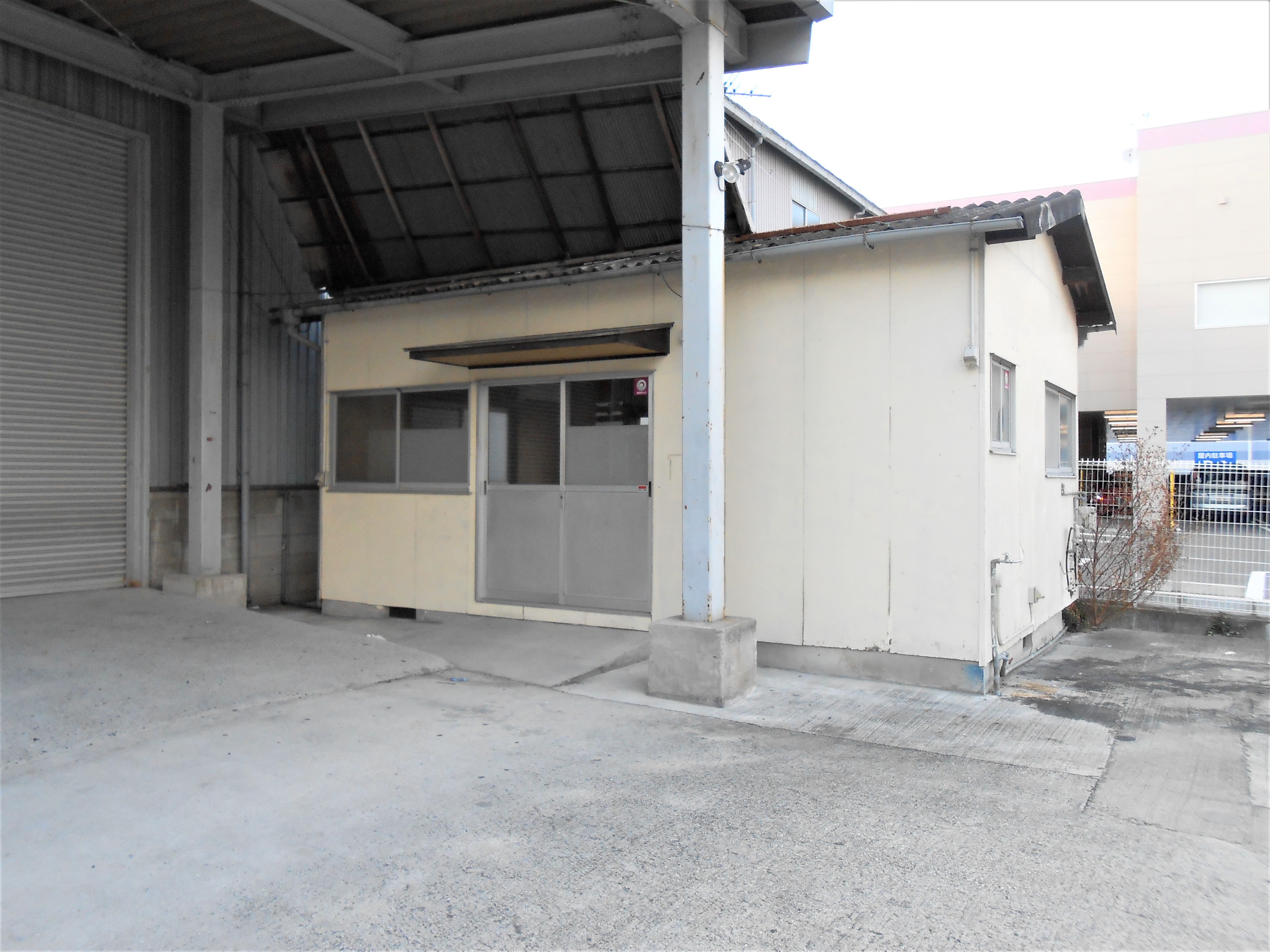 2階建て倉庫です。