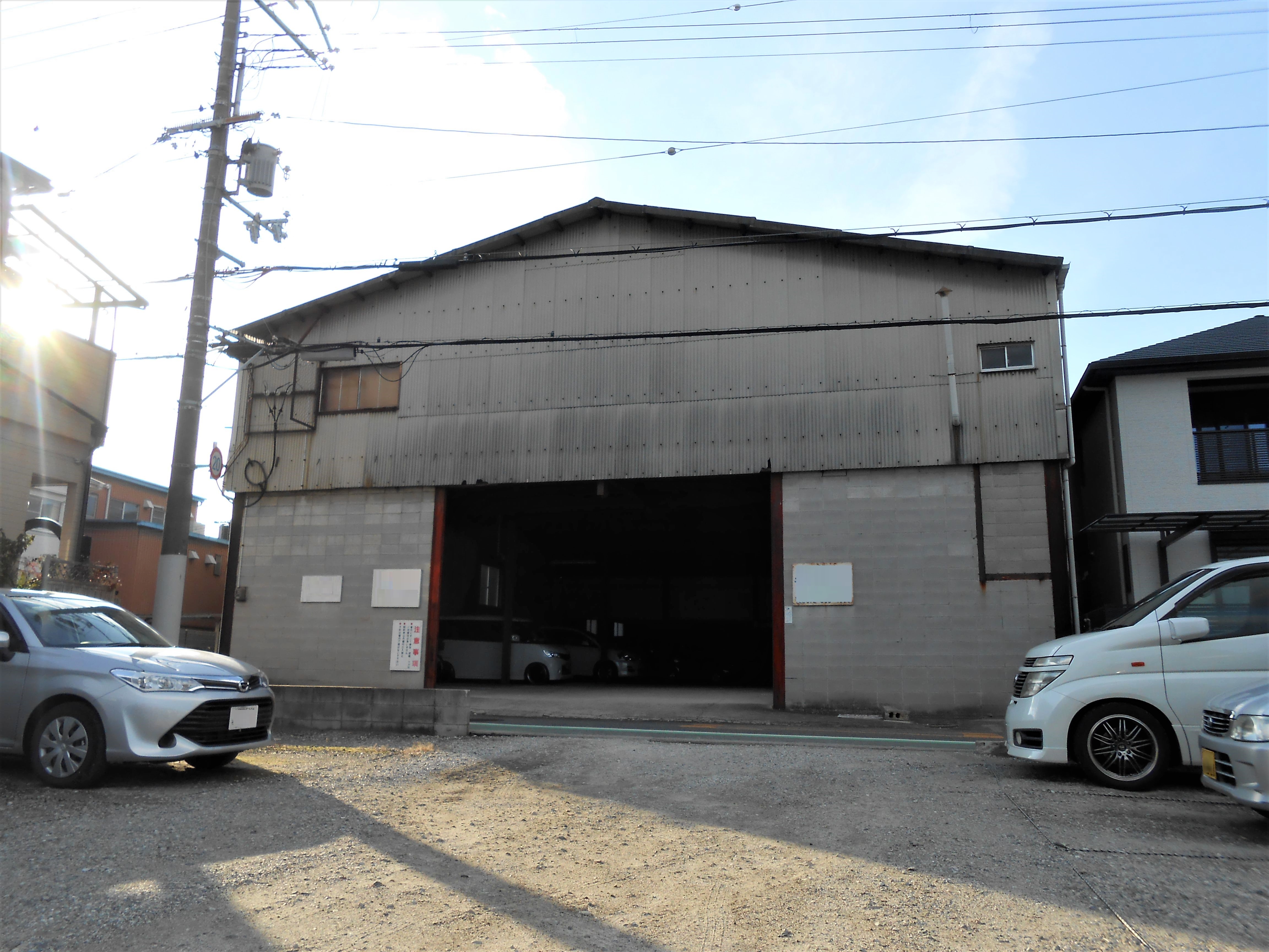 約138坪の平家建倉庫です。