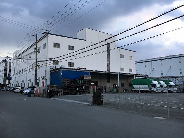 荷物用リフトあります。