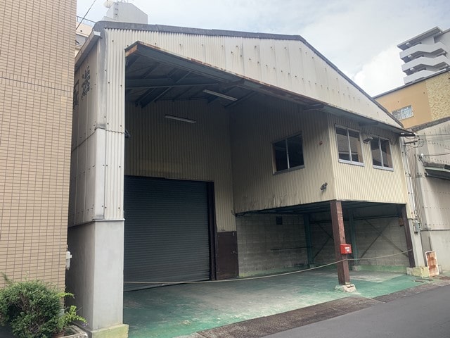 2階に事務所あります。