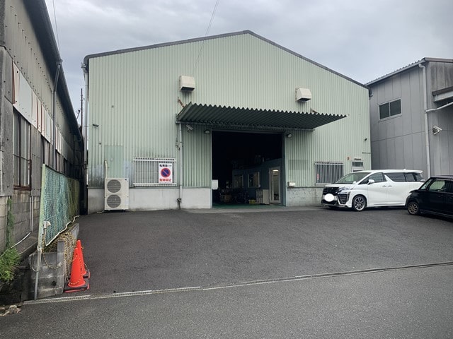 倉庫高さ5.9ｍ～7.4ｍあります。