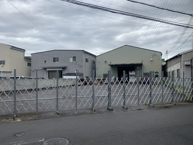 建物後ろ側にも空地があります。