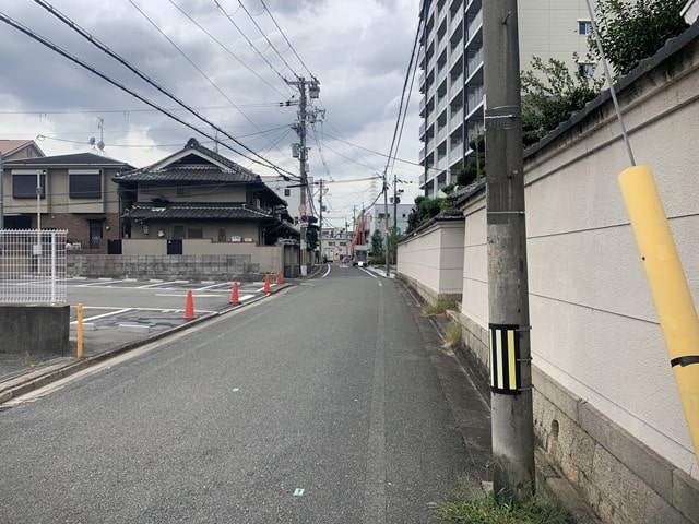近隣に民家があります。