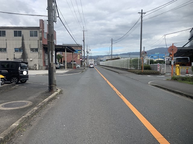 近隣にコインパーキングやコンビニエンスストアがあります。