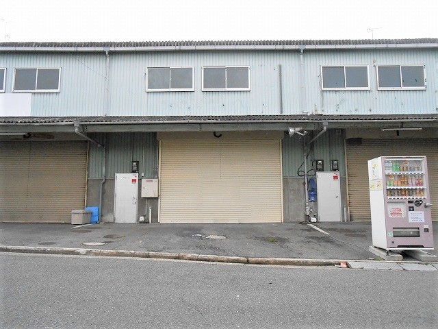 前面空地に駐車可能です。