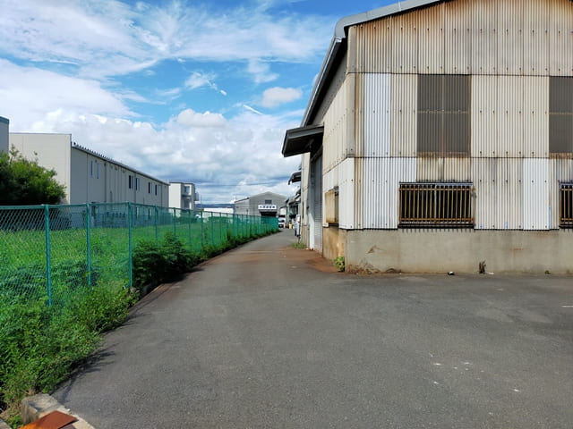 前面は共有通路になります。