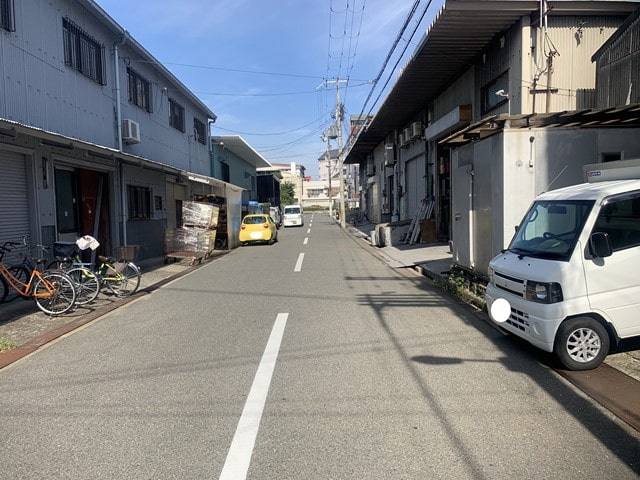 近隣に民家はありません。