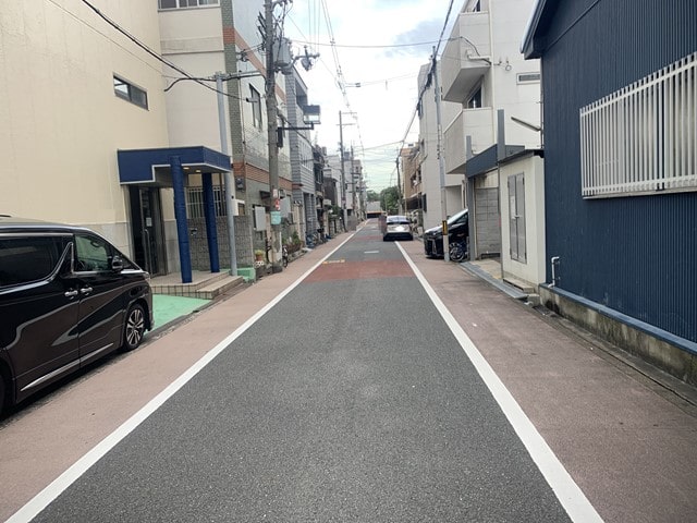 近隣に民家があります。