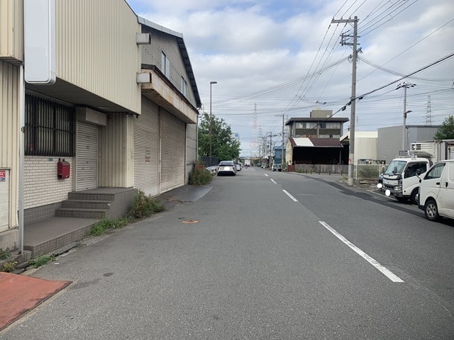 近隣にコンビニエンスストアがあります。