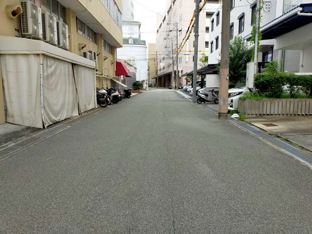 反対側の前面道路です。