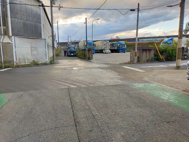 大型車両通行規制はありません。