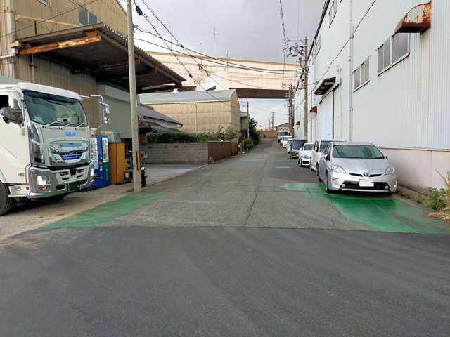大型車通行規制はありません。