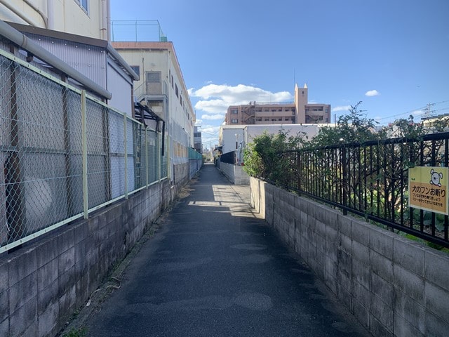 A棟とBCD棟の間の道路になります。