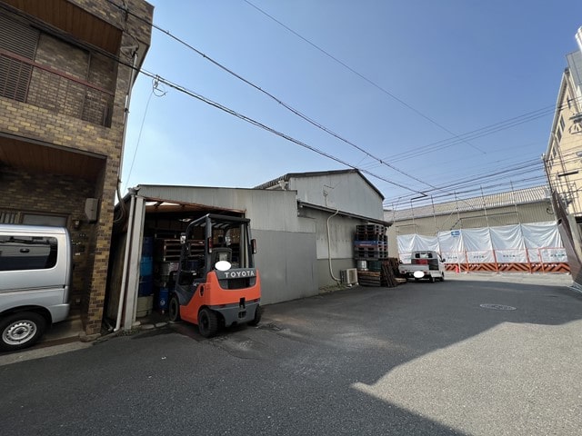 横にもシャッター開口があります。