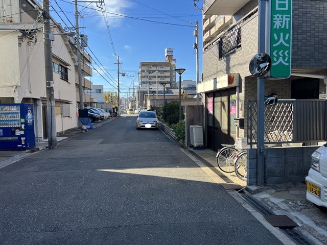 近隣に民家があります。