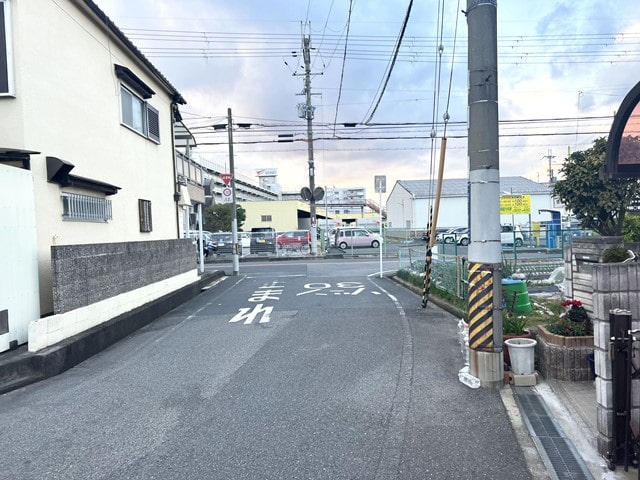 近隣にコンビニエンスストアがあります。