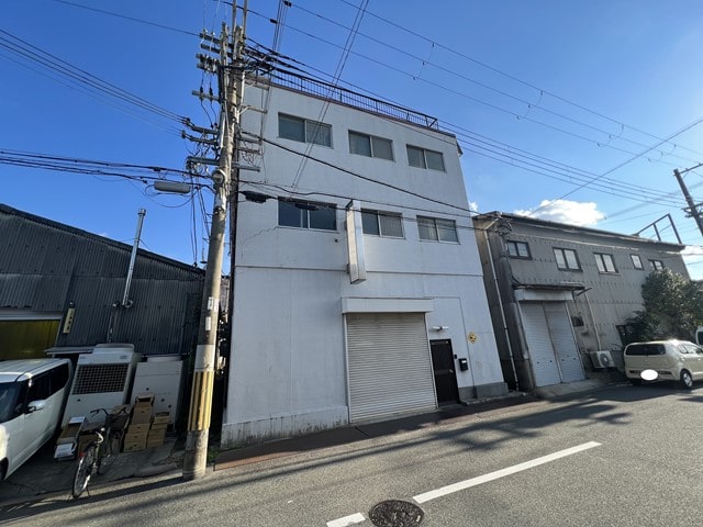 1階部分に乗用車駐車可能です。