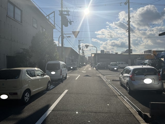 前面道路は大型車両規制はありません。
