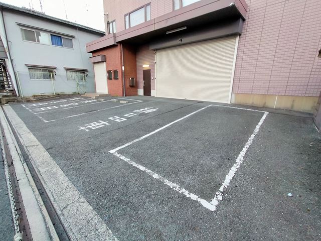 セットバックするまで駐車出来るスペースがあります。