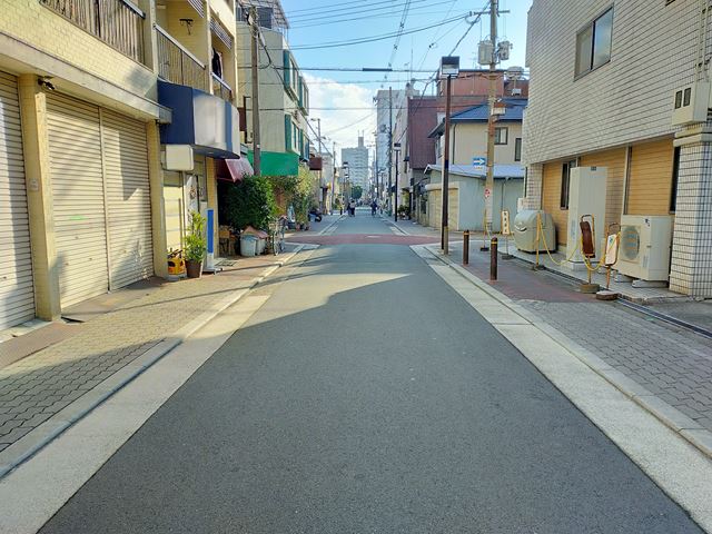 前面道路は３ｔ規制となっております。