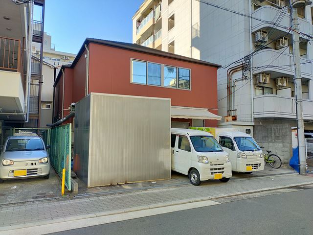 すぐ近くに大きな公園があります。
