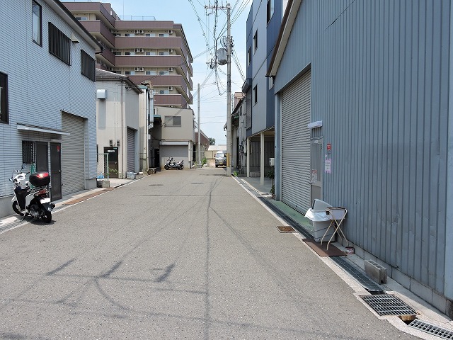 少し前道狭いかな