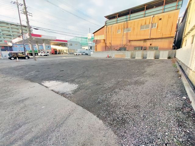 近くに飲食店やホームセンターがある好立地です。